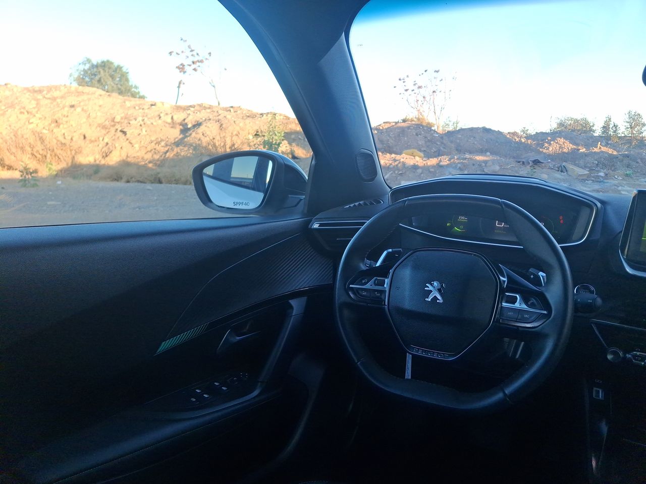 Peugeot 2008 — foto 9 de 23