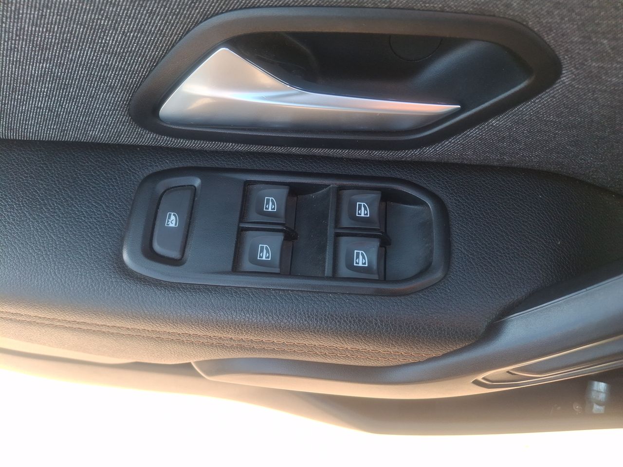 Renault Oroch — foto 23 de 31