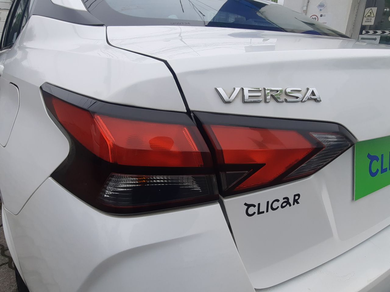 NISSAN - 12