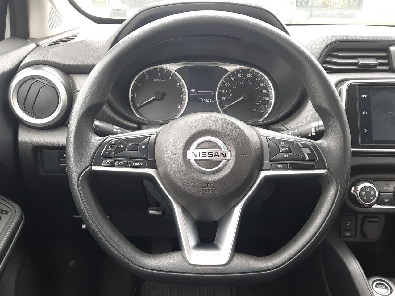 NISSAN - 17