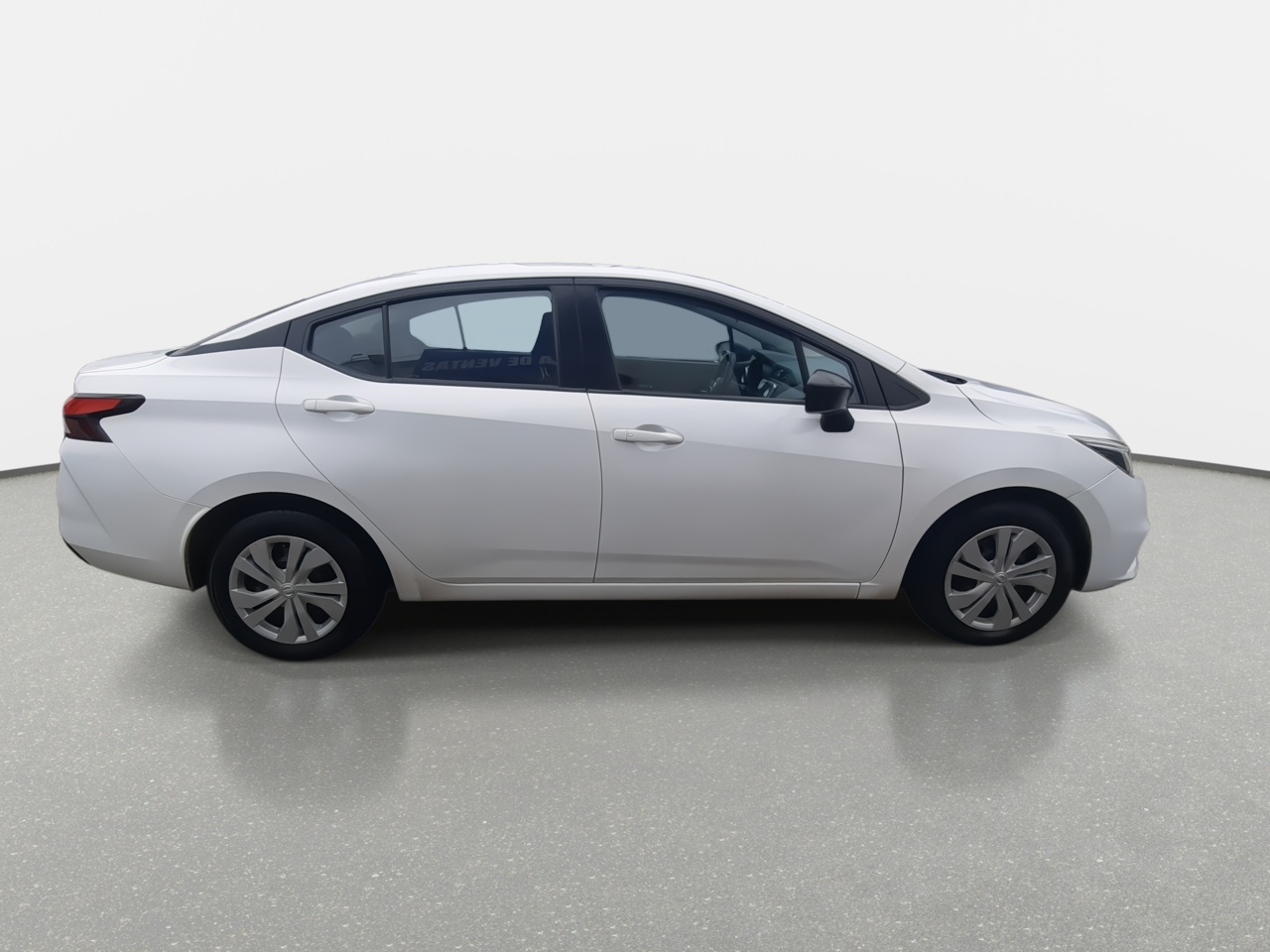 Nissan Versa — foto 9 de 35