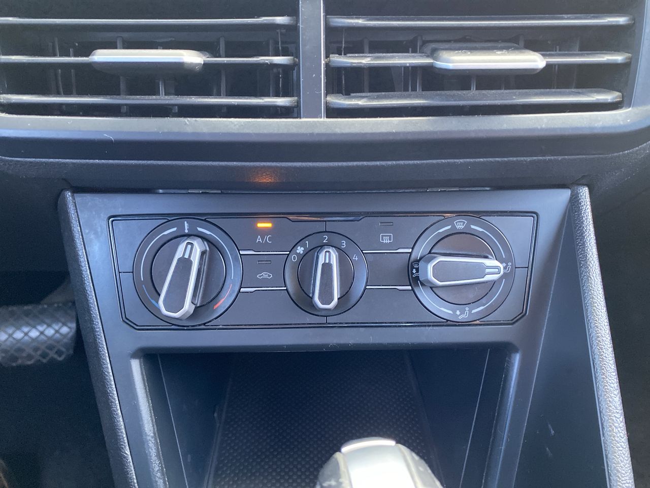 VOLKSWAGEN - 28