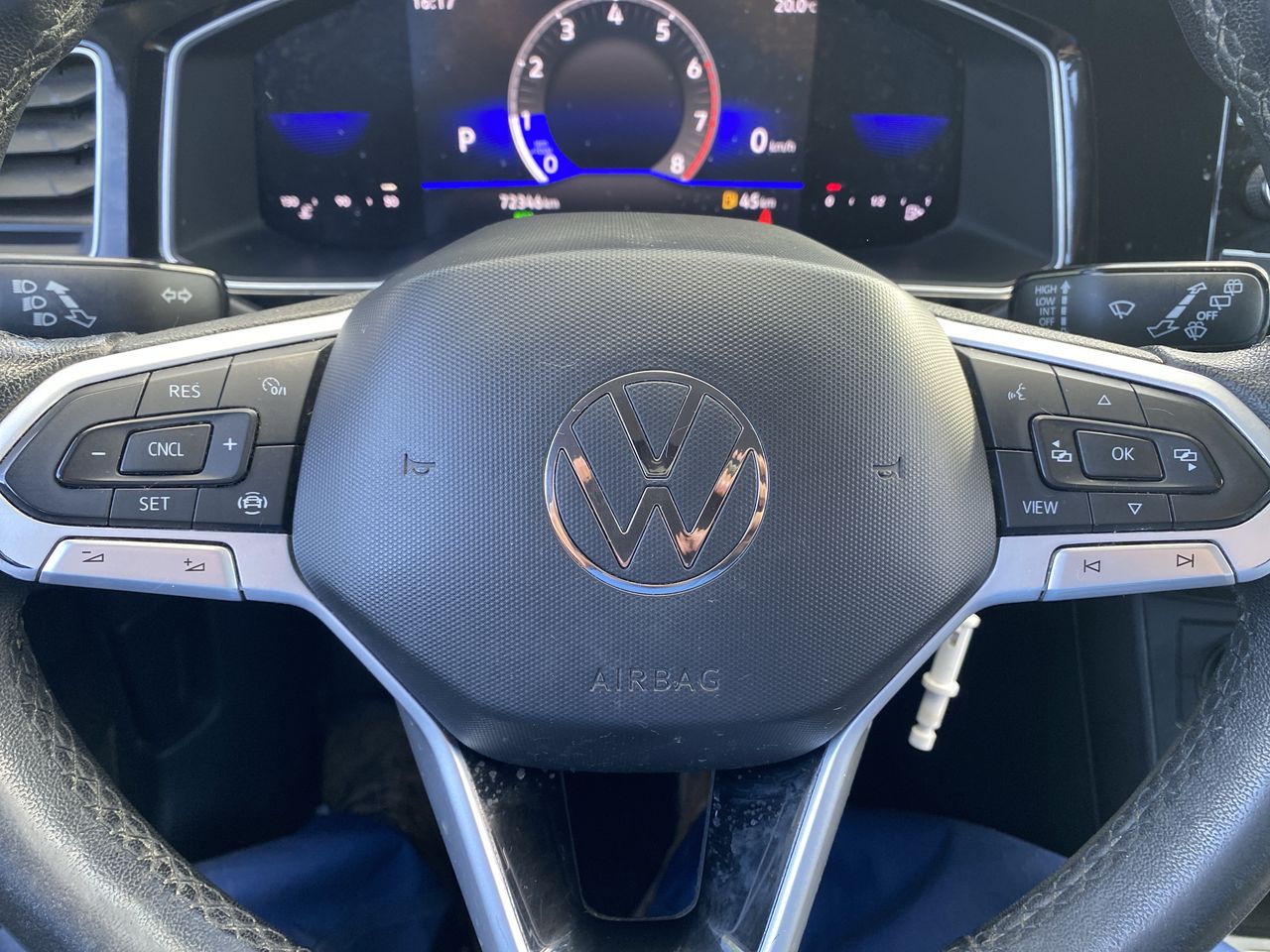 VOLKSWAGEN - 24