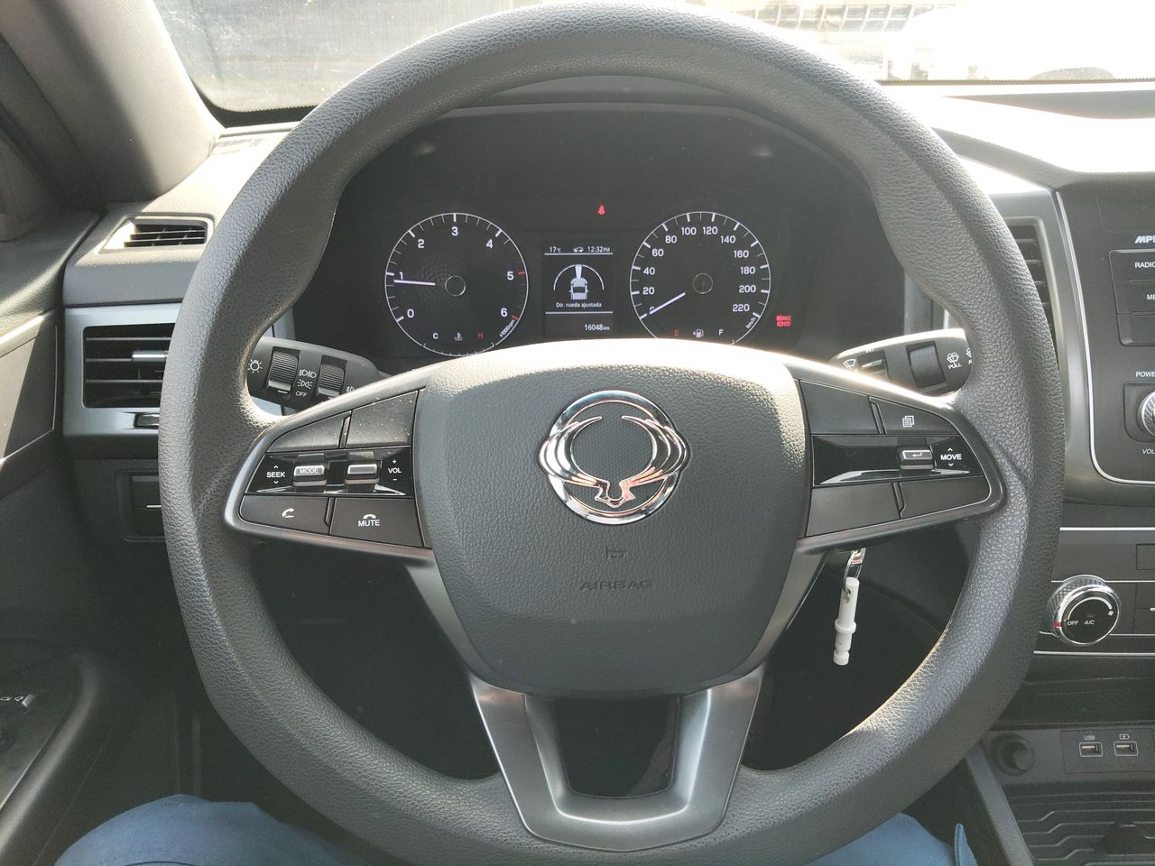 SSANGYONG - 26