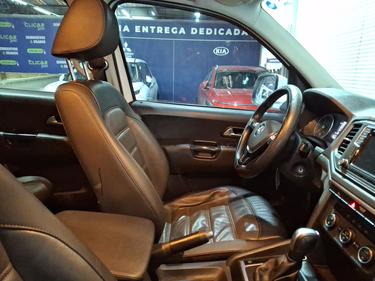 Volkswagen Amarok — foto 9 de 25
