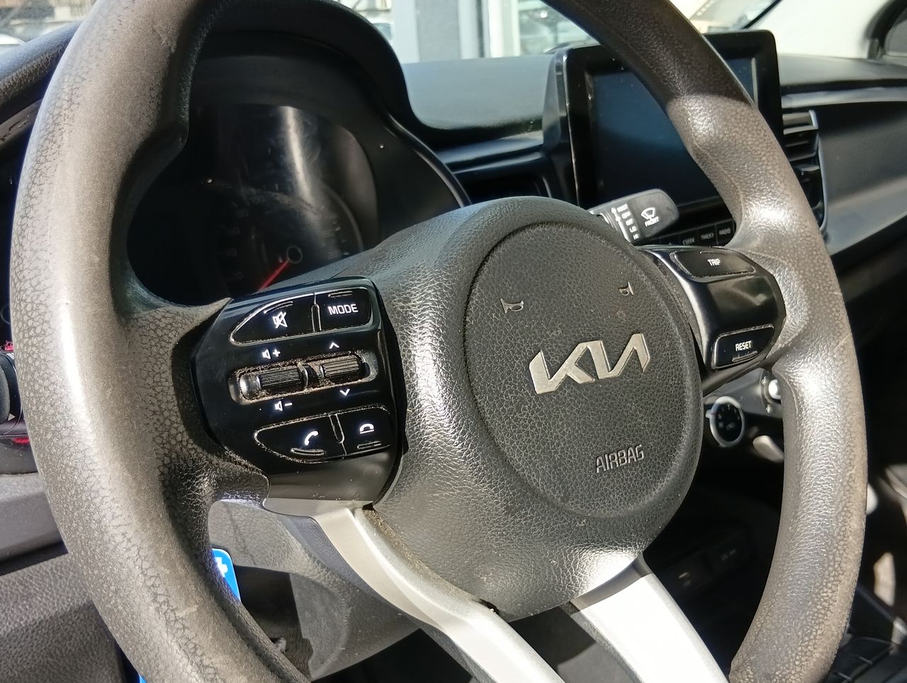 KIA Rio4 — foto 19 de 27