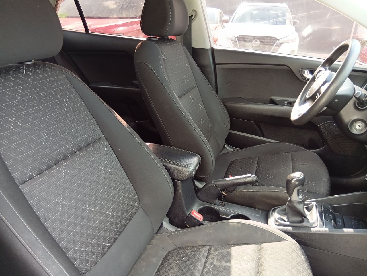 KIA Rio4 — foto 25 de 27