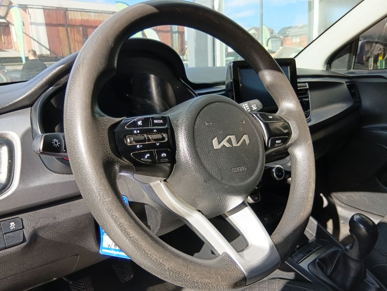KIA Rio4 — foto 18 de 27