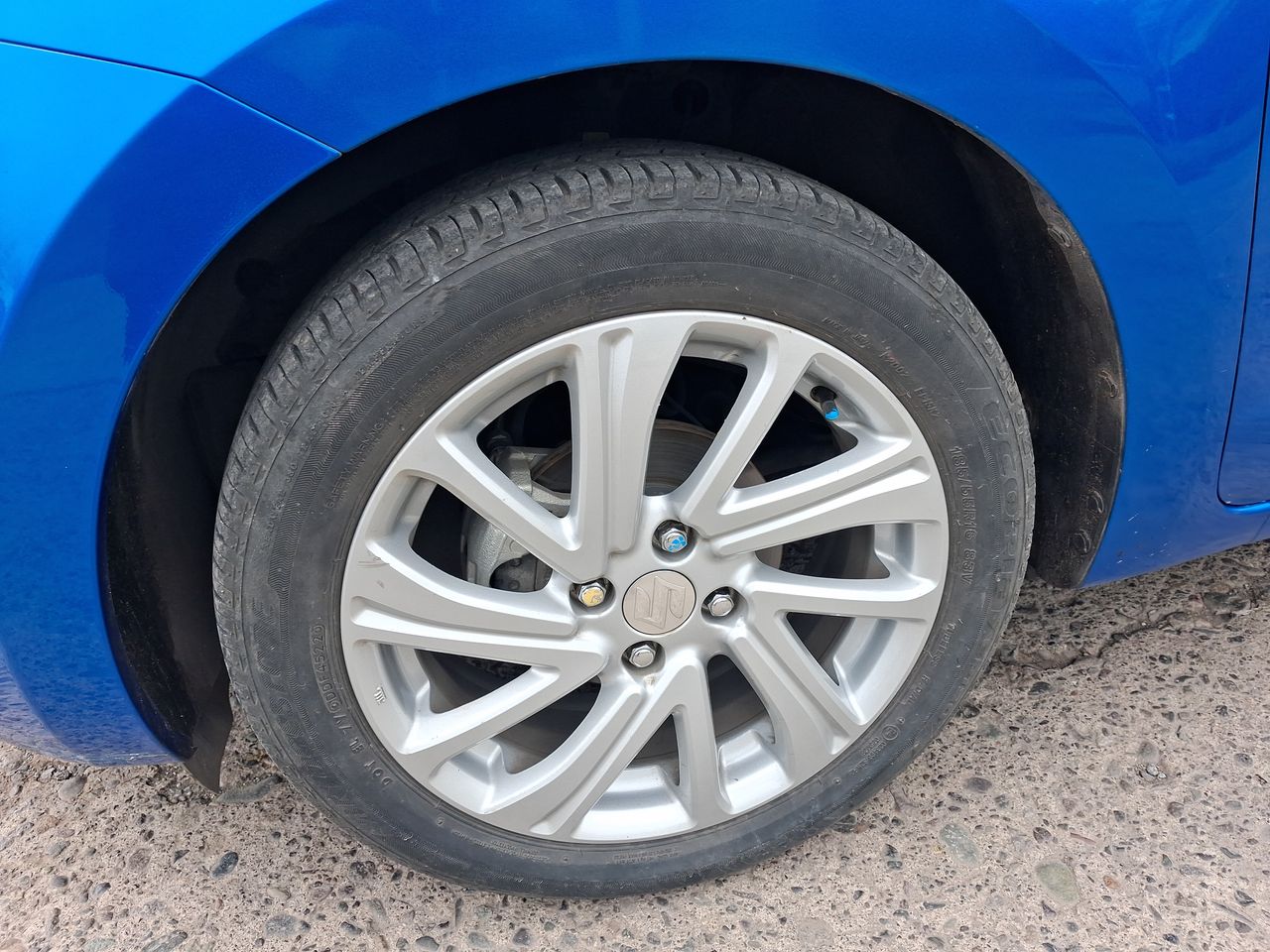 Suzuki Swift — foto 8 de 27