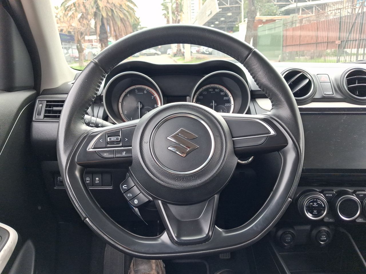 Suzuki Swift — foto 17 de 27
