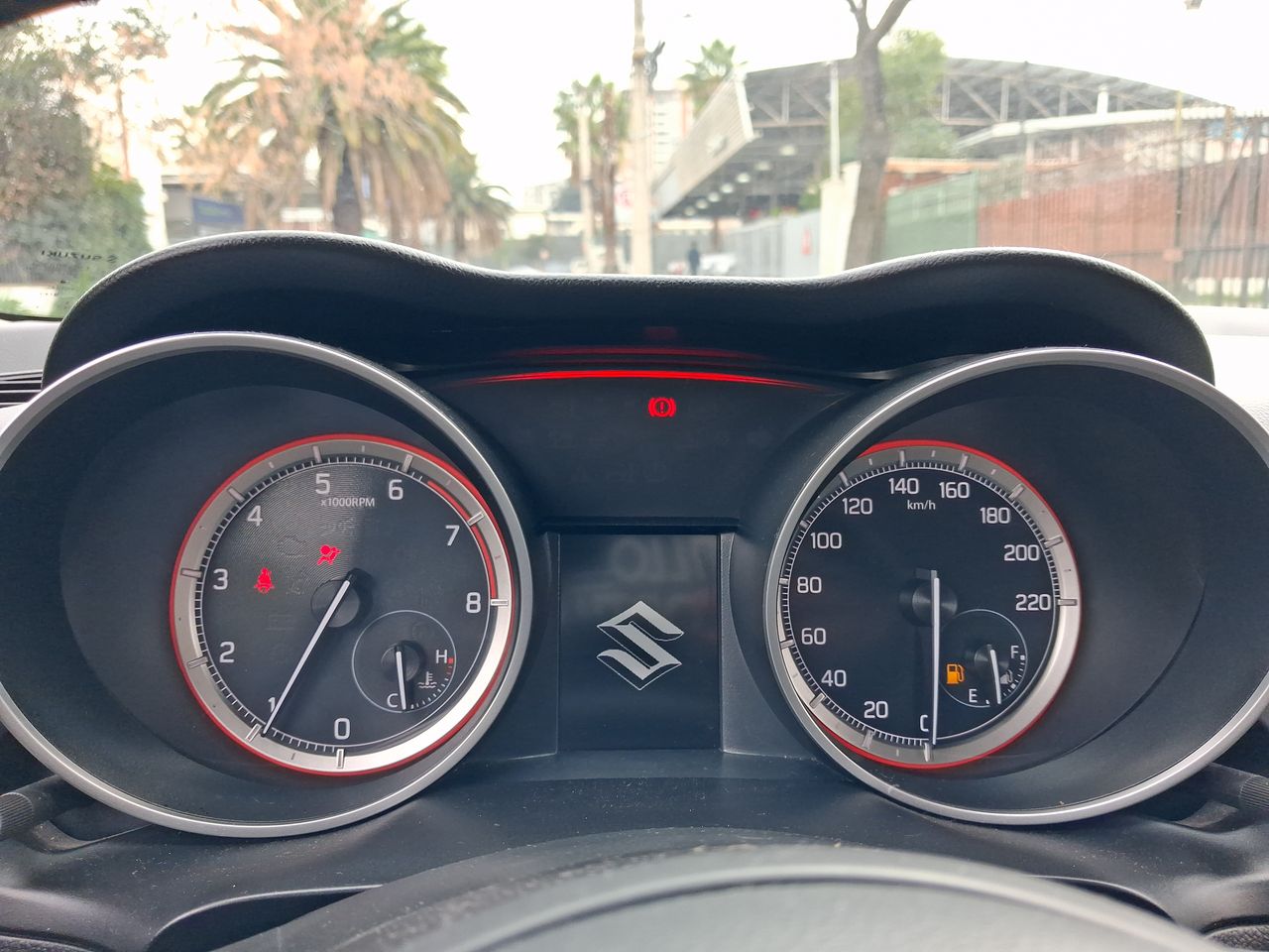 Suzuki Swift — foto 19 de 27
