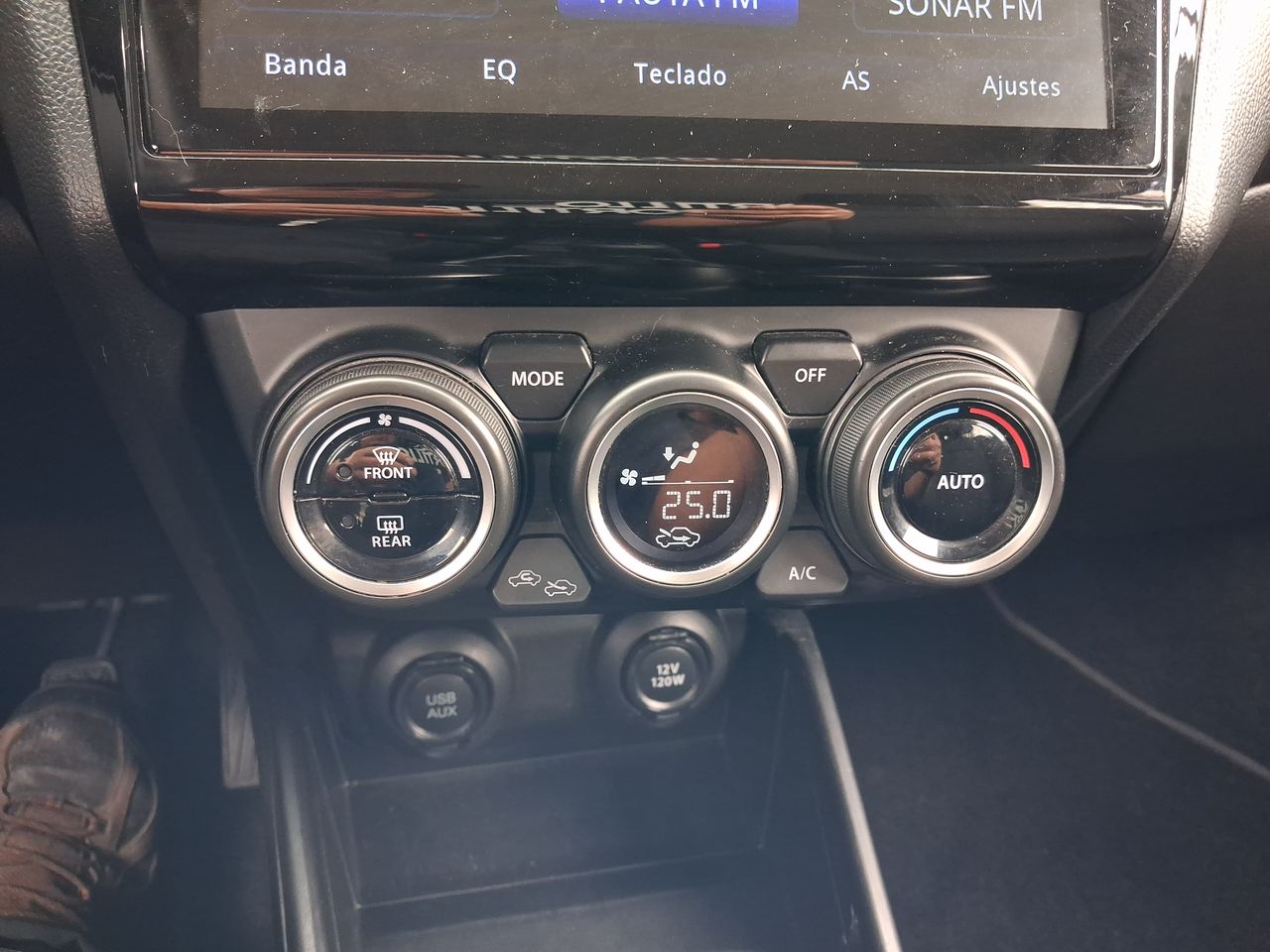 Suzuki Swift — foto 22 de 27