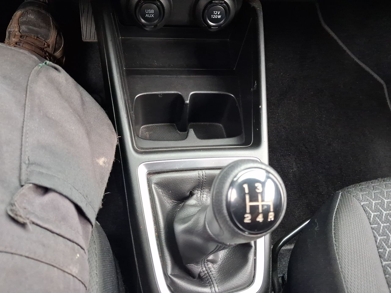 Suzuki Swift — foto 23 de 27