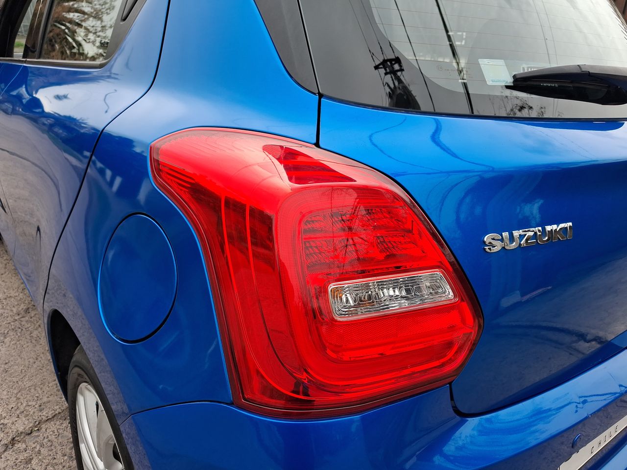 Suzuki Swift — foto 12 de 27
