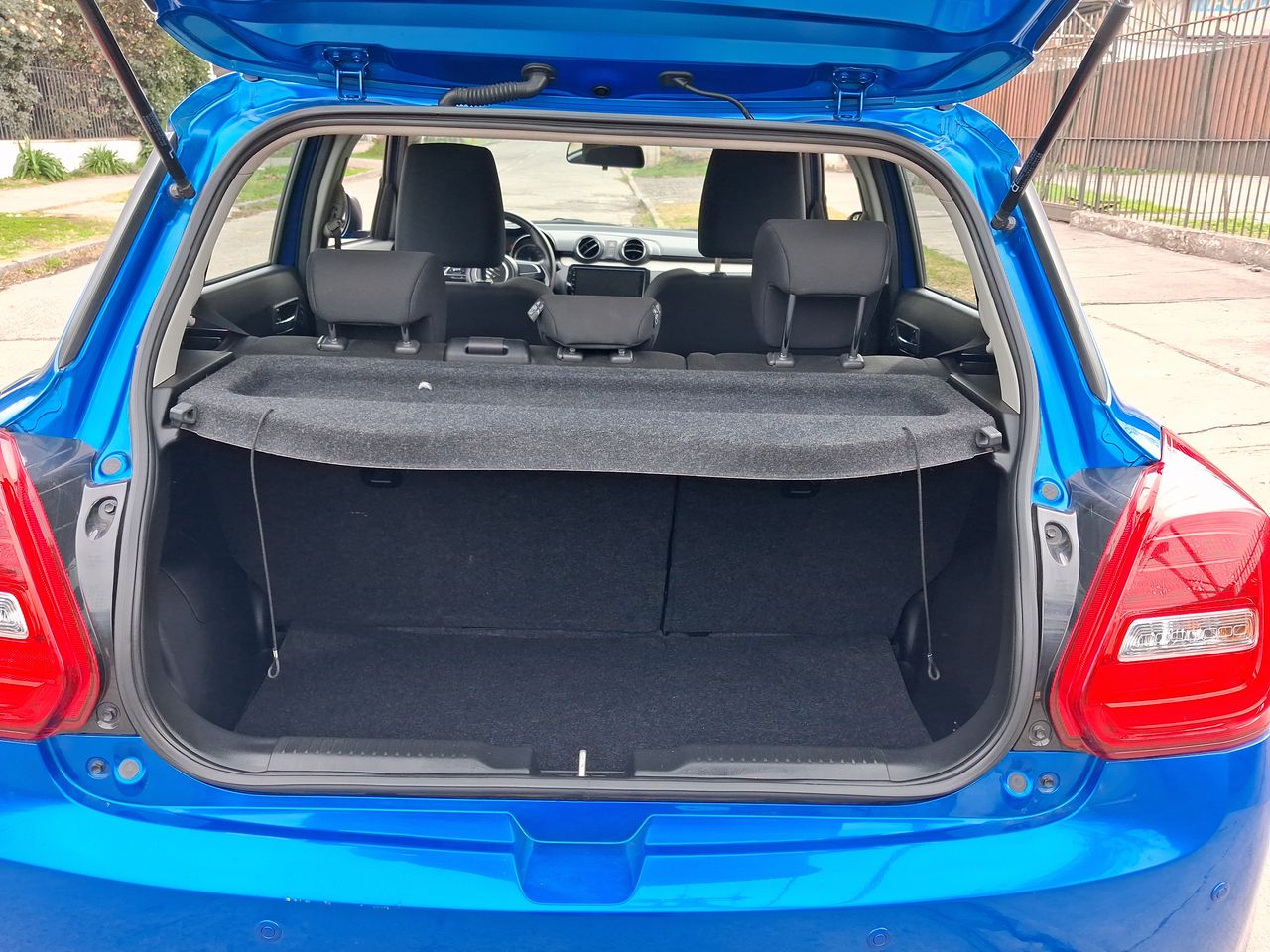 Suzuki Swift — foto 13 de 27