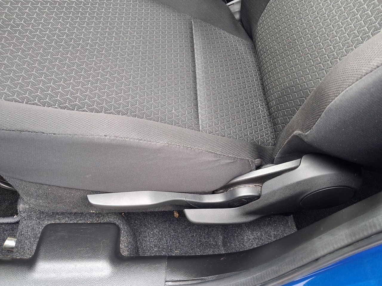 Suzuki Swift — foto 15 de 27