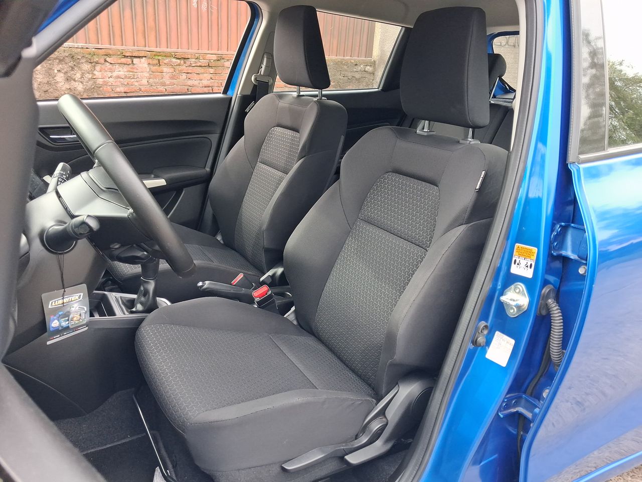 Suzuki Swift — foto 16 de 27