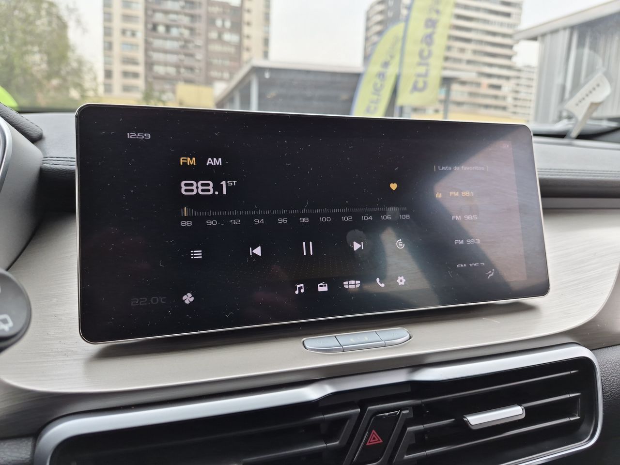 Geely Coolray — foto 13 de 21