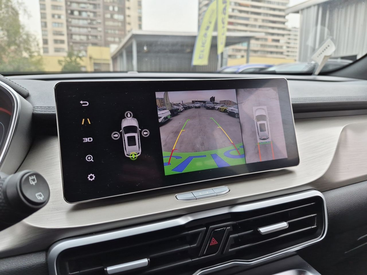 Geely Coolray — foto 14 de 21