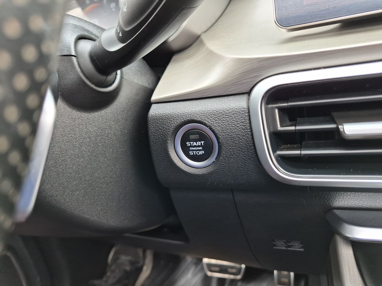 Geely Coolray — foto 21 de 21