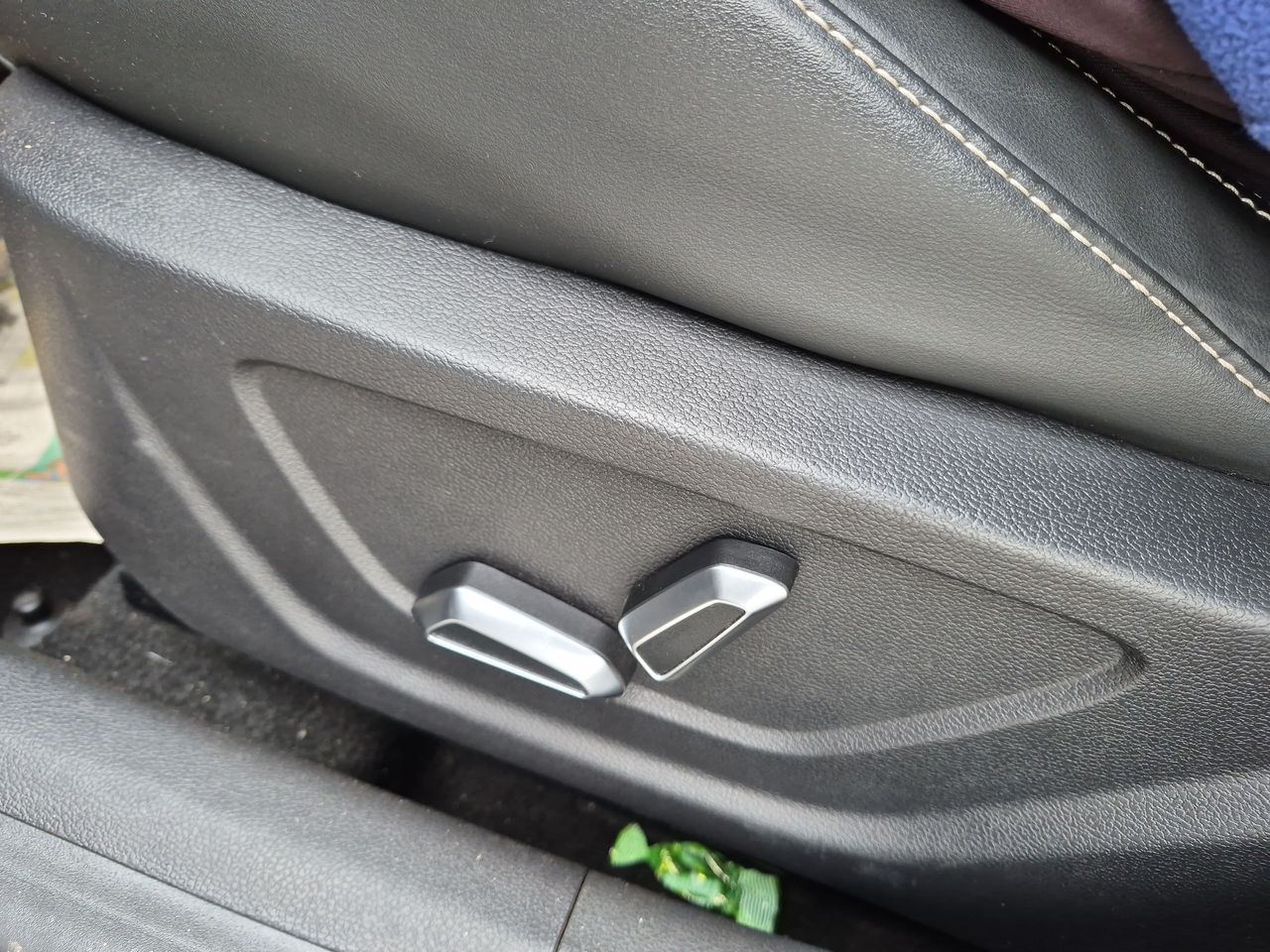 Geely Coolray — foto 8 de 21
