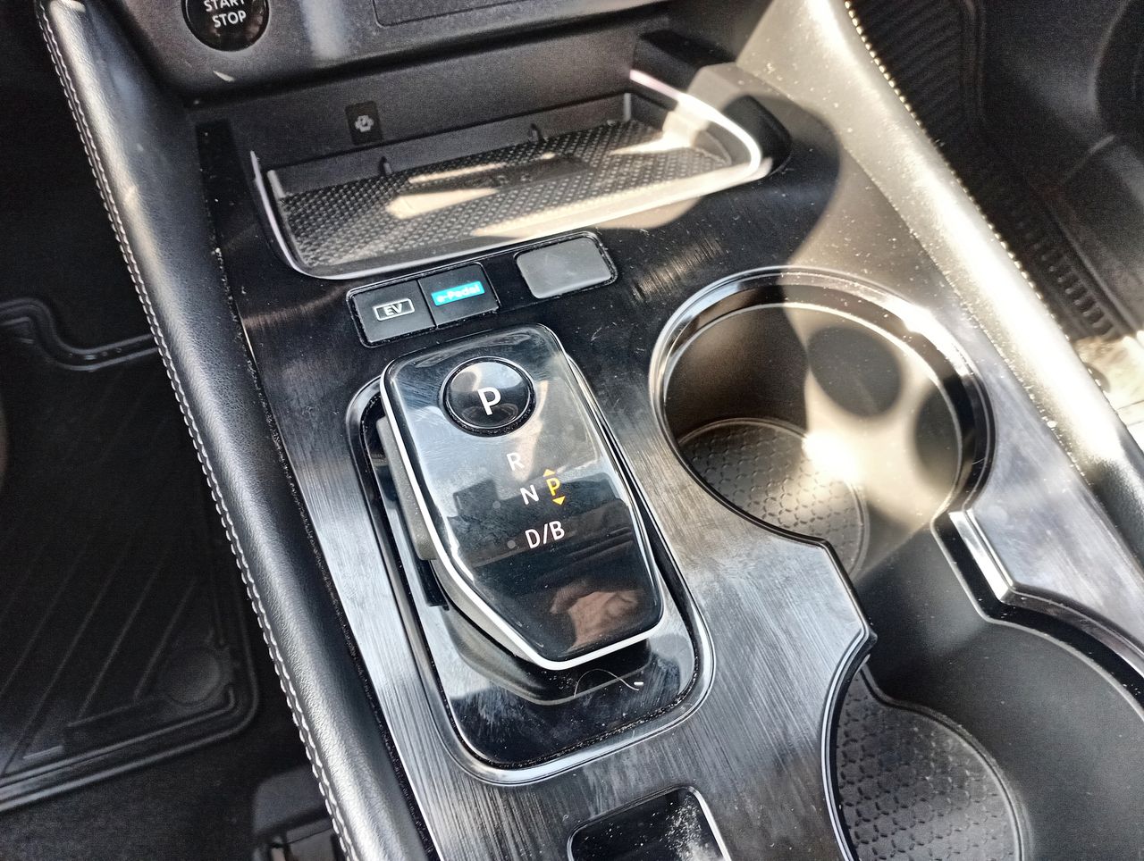NISSAN - 32