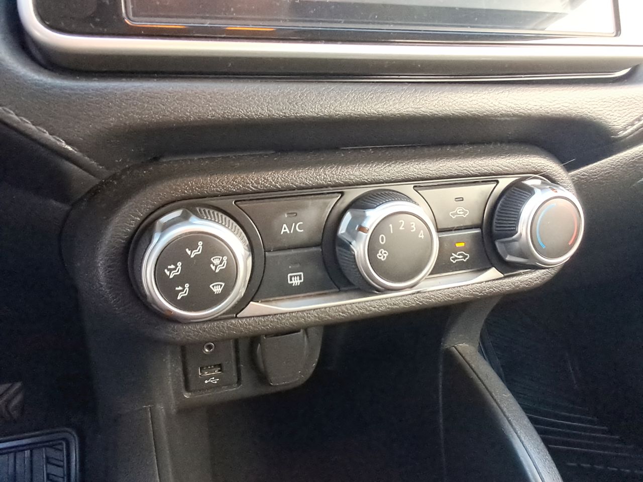 NISSAN - 26