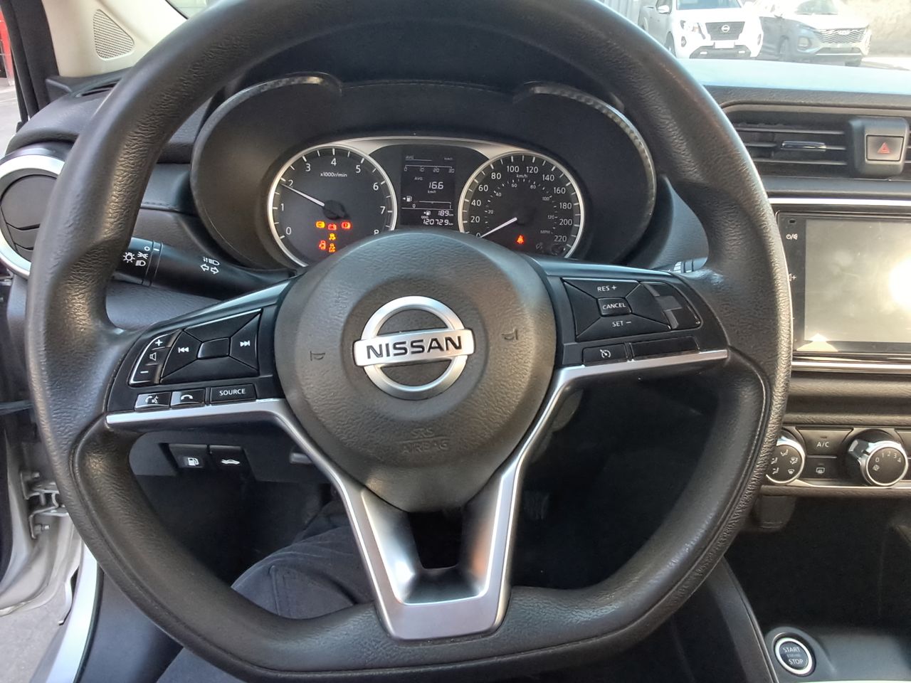 NISSAN - 22