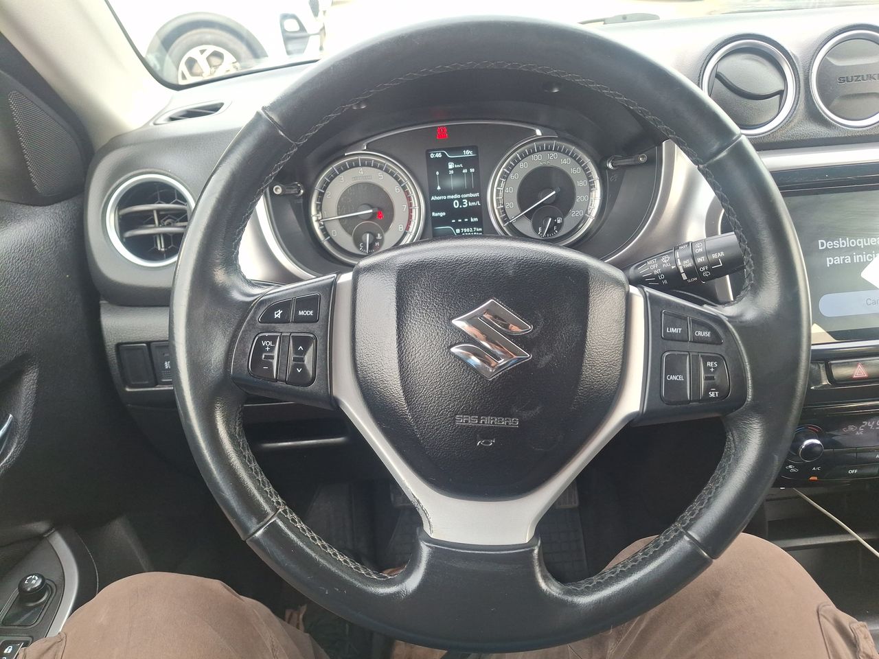 Suzuki Vitara — foto 24 de 31