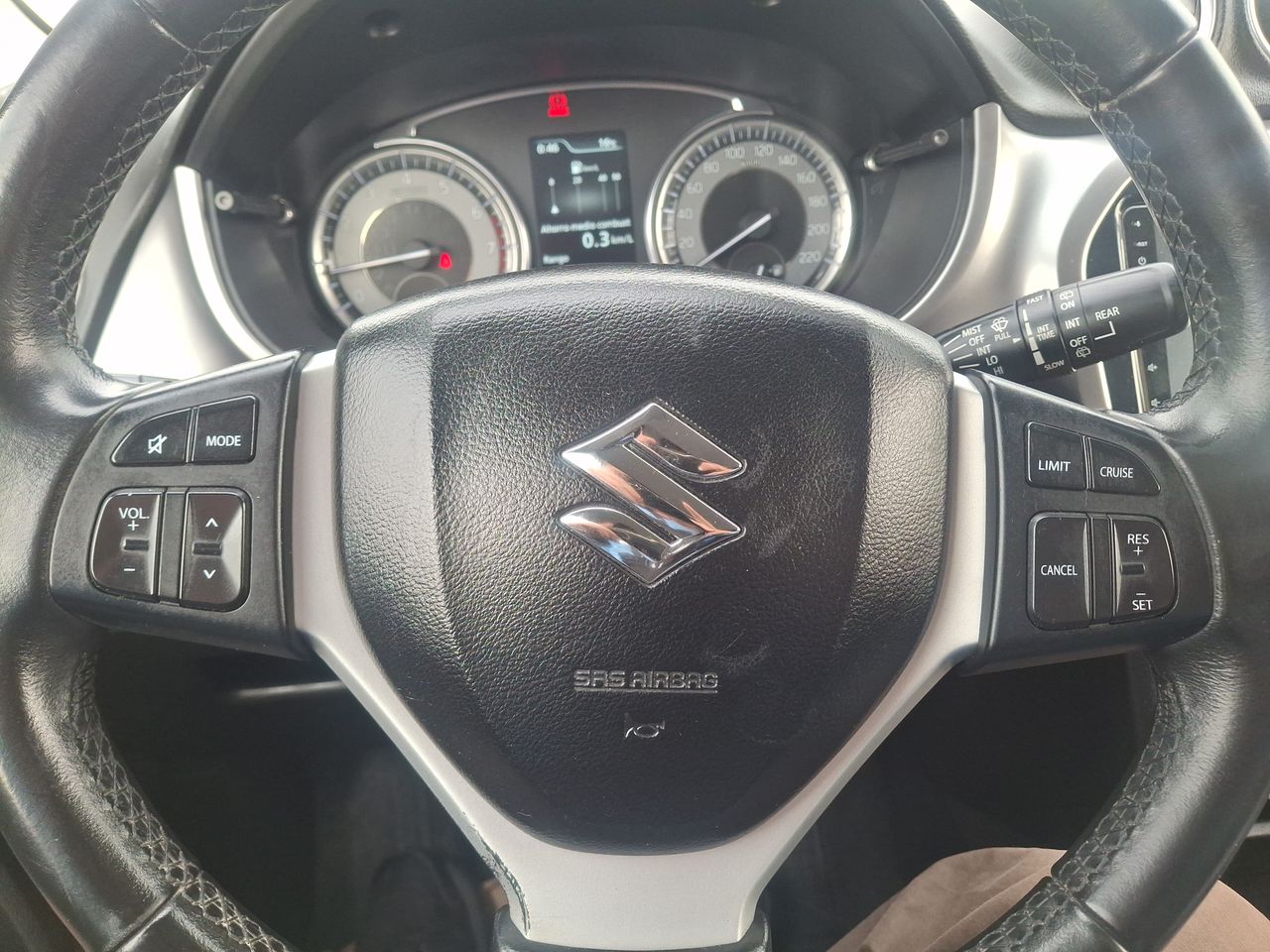Suzuki Vitara — foto 25 de 31