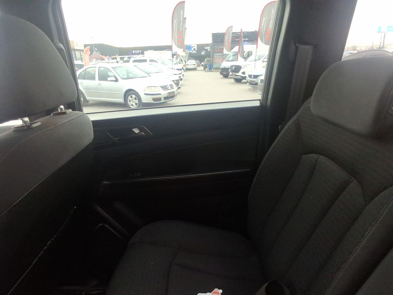 SSANGYONG - 12
