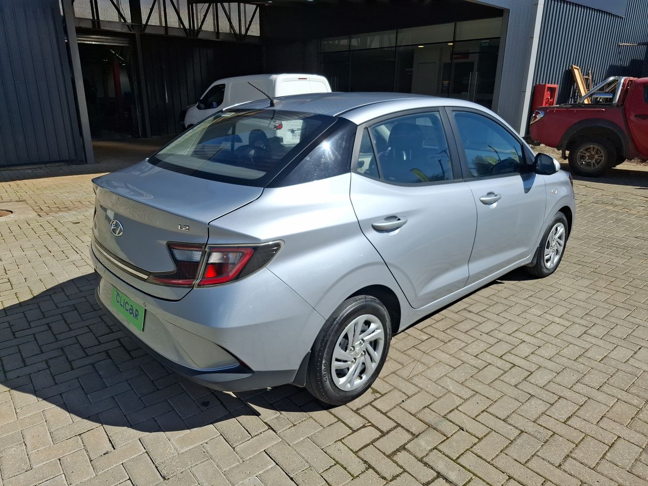 HYUNDAI - 7