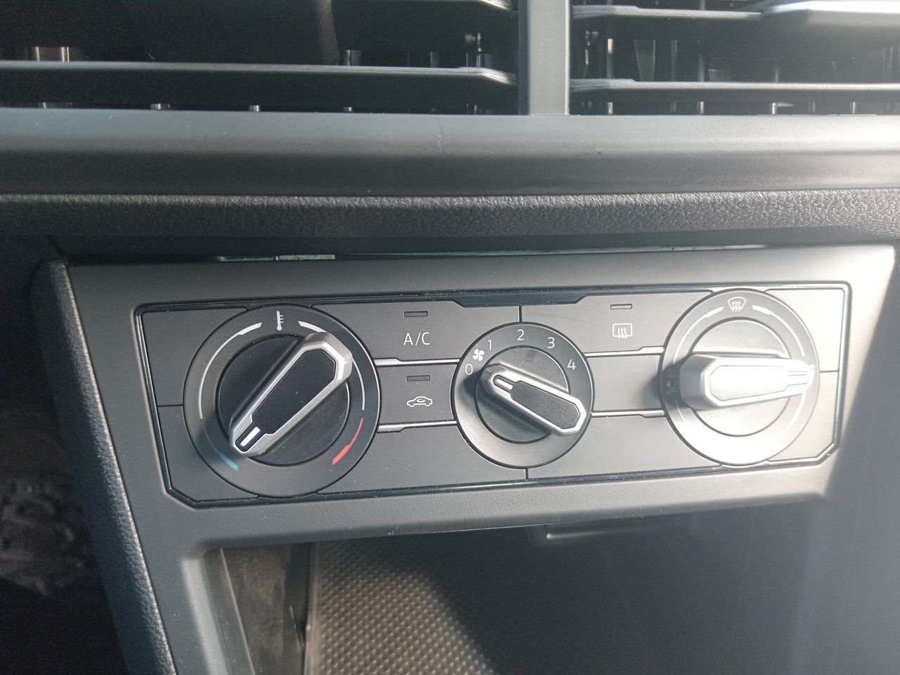 VOLKSWAGEN - 28