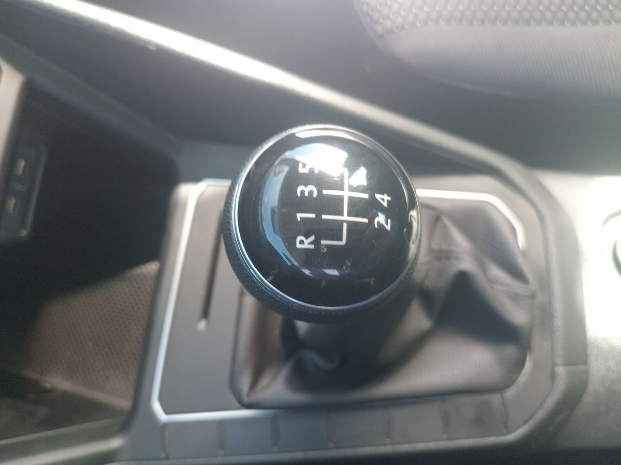 VOLKSWAGEN - 29