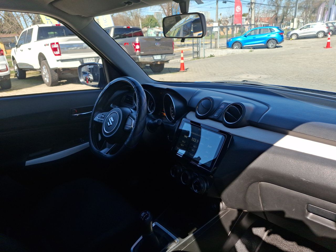 Chevrolet Silverado — foto 15 de 36
