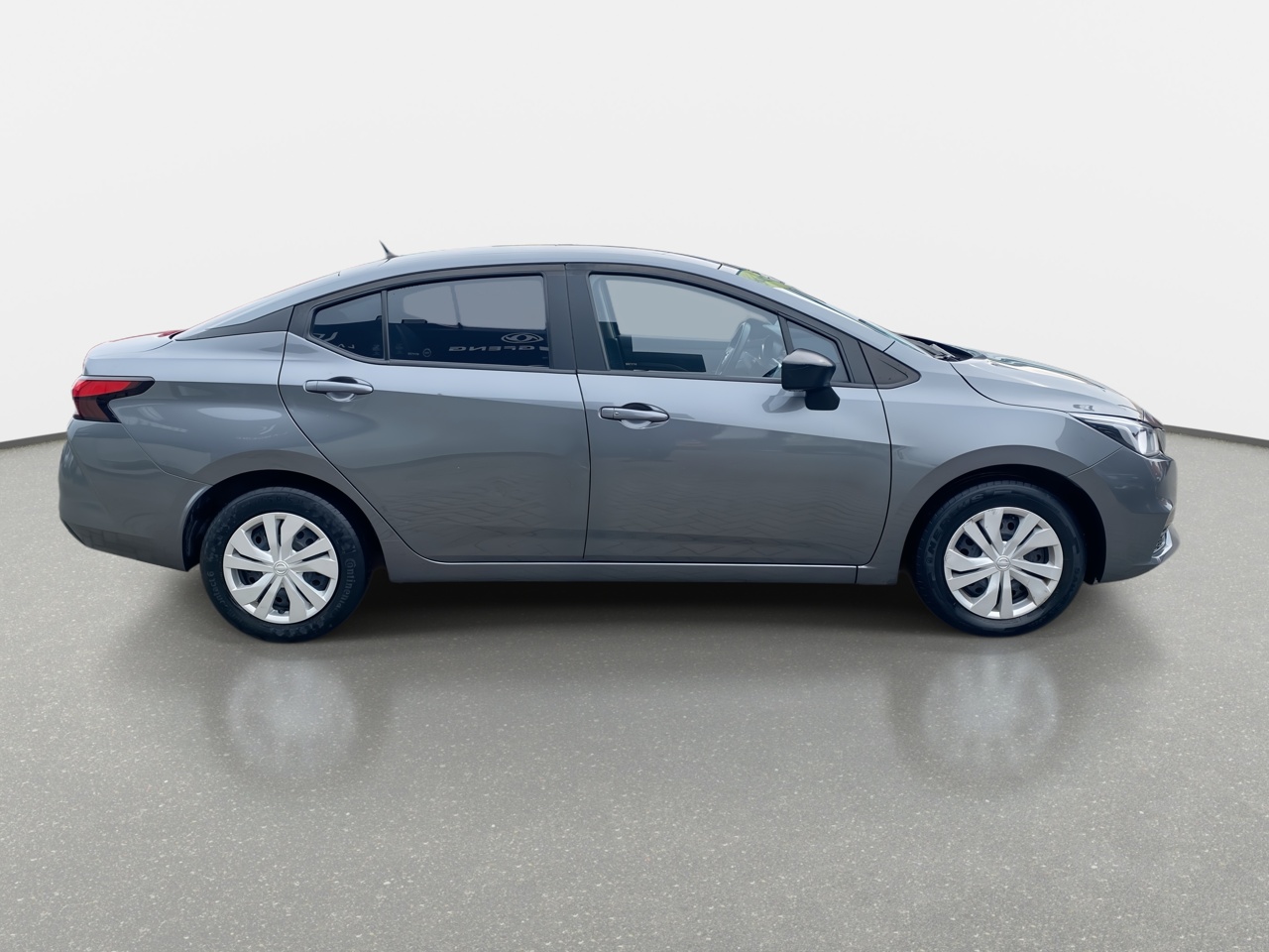 Nissan Versa — foto 9 de 34