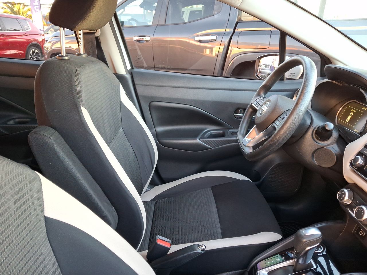 NISSAN - 16