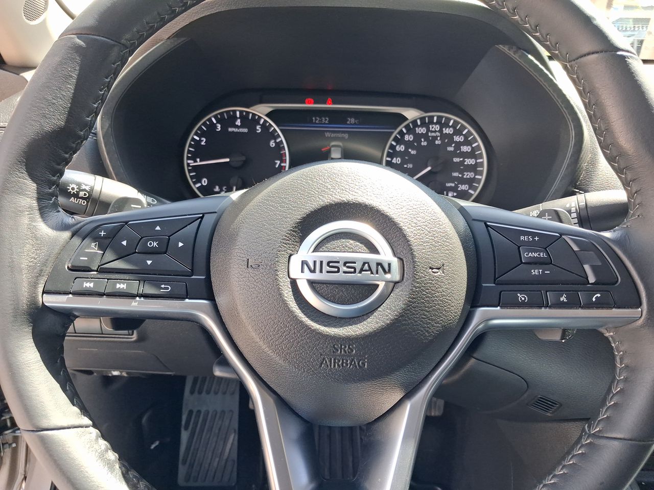 NISSAN - 24