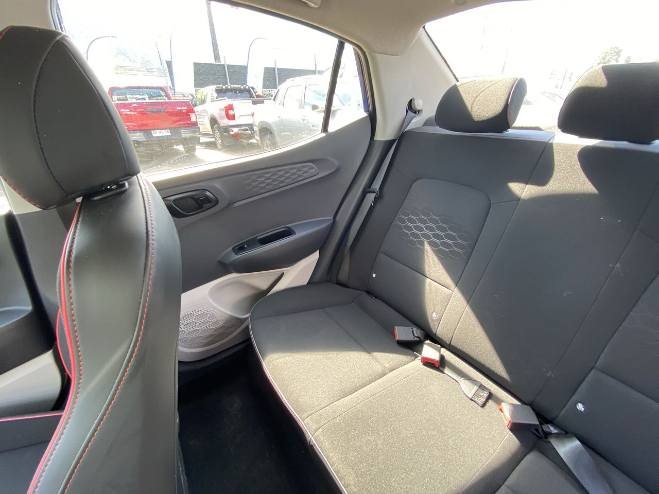 HYUNDAI - 12