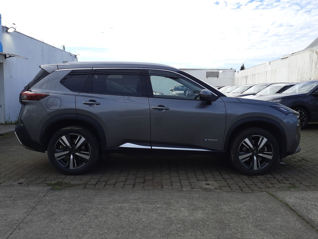 NISSAN - 8