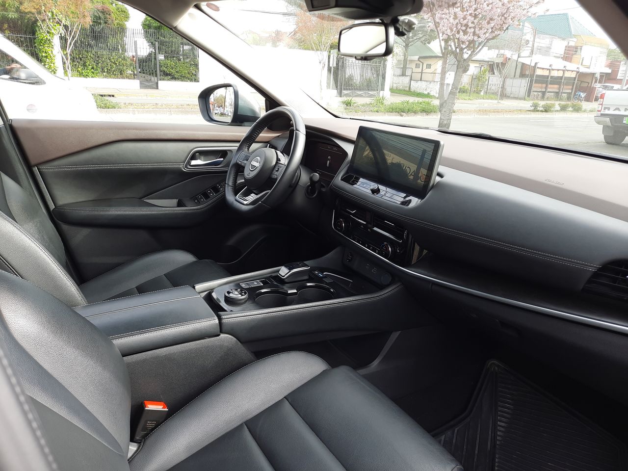 NISSAN - 16