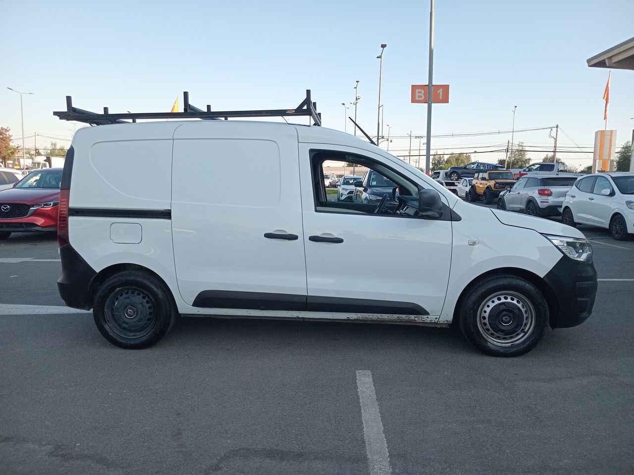 RENAULT - 8