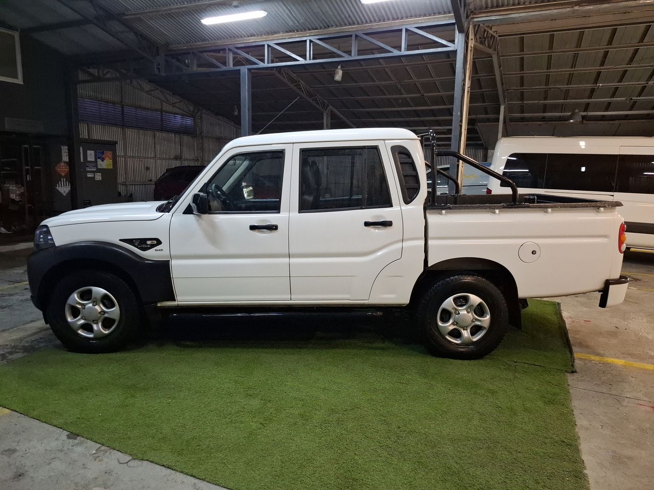MAHINDRA - 4