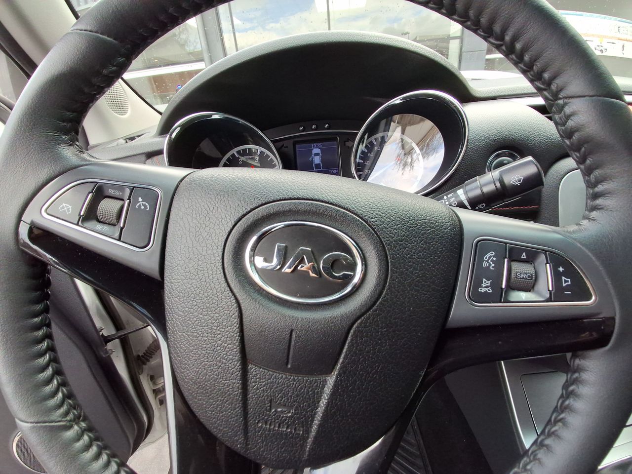 JAC T8 — foto 17 de 26