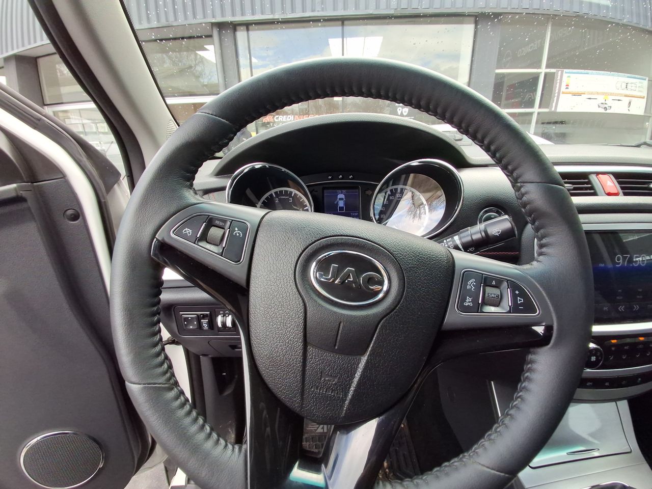 JAC T8 — foto 16 de 26