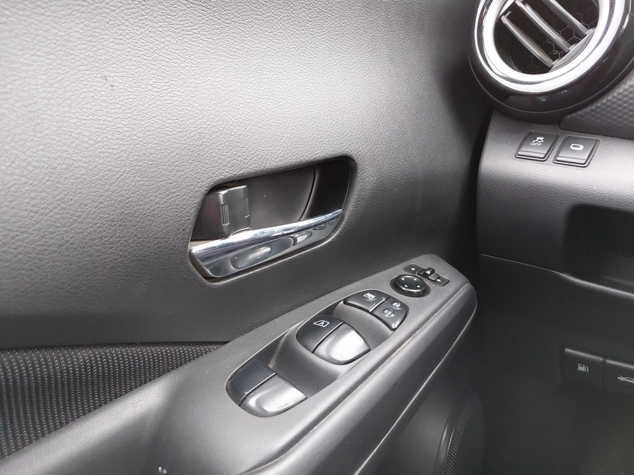 NISSAN - 12