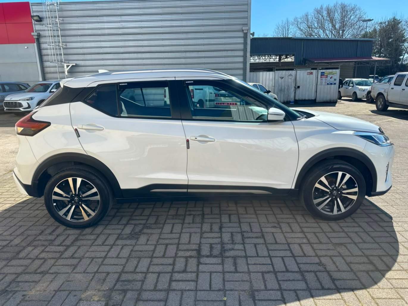 NISSAN - 3