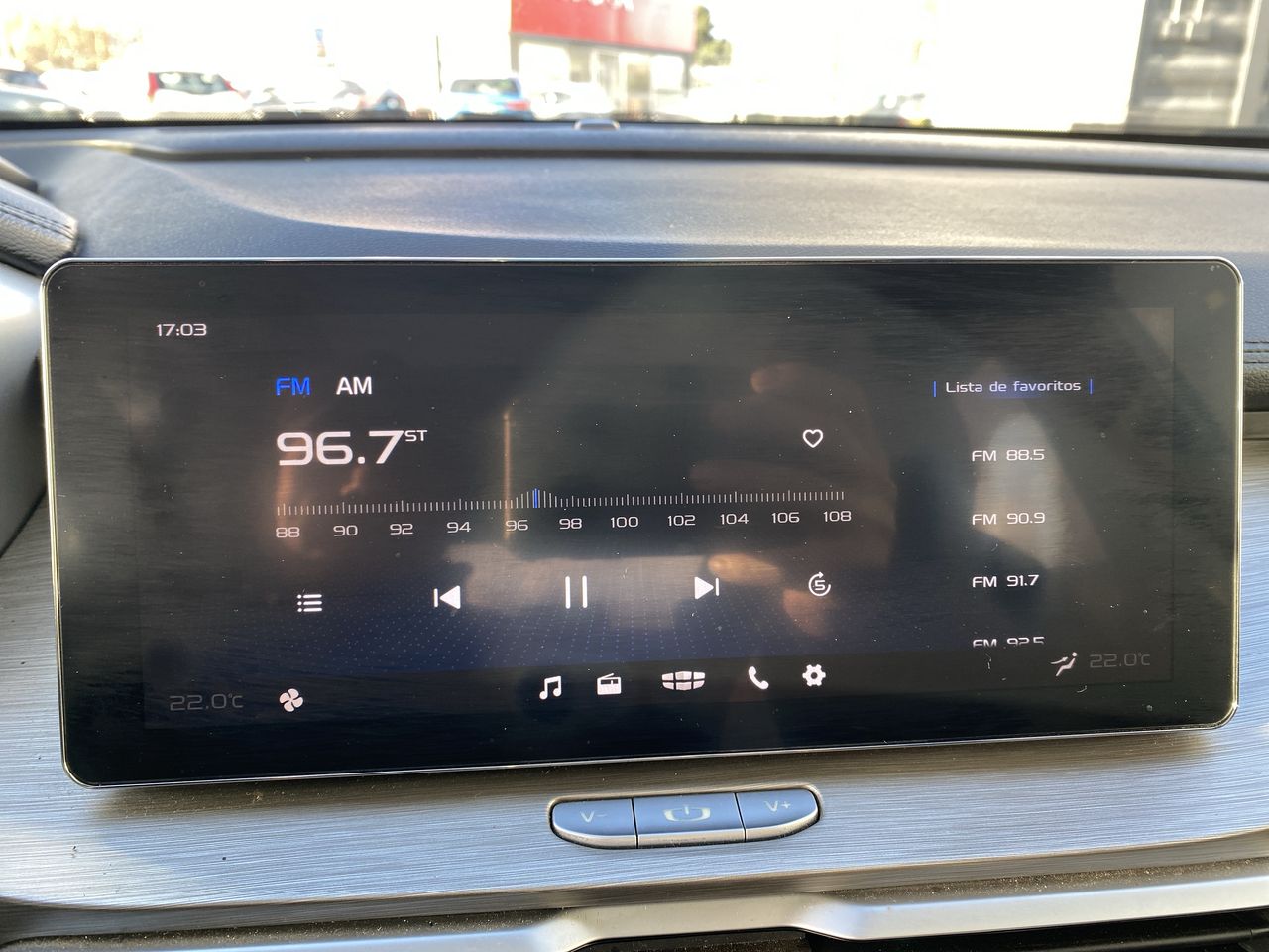 Geely Coolray — foto 21 de 29