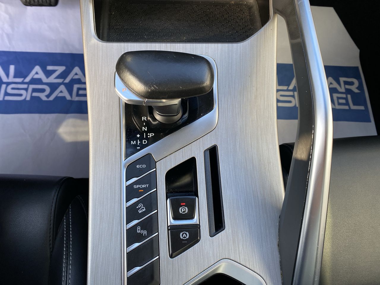 Geely Coolray — foto 24 de 29