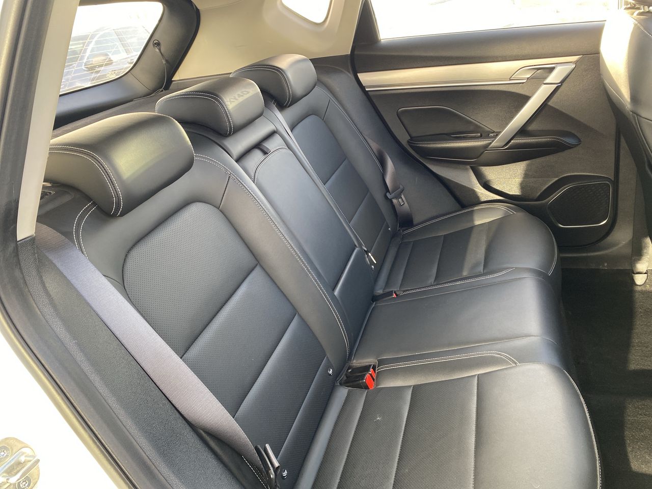 Geely Coolray — foto 28 de 29
